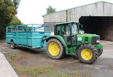 Un John Deere 6330 rétrofité est actuellement en phase de tests dans la ferme expérimentale de polyculture-élevage de Derval, en Loire-Atlantique.
