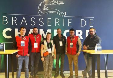 Mardi 1er avril, à Saint-Gervais-la-Forêt (Loir-et-Cher). Des représentants des JA de la région étaient présents à l'inauguration de la Brasserie de Chambord.