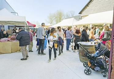 Le 6 avril, à Sours. Les chalands se sont déplacés en nombre à la brasserie de Chandres à l'occasion de son vingtième anniversaire, fêté sous un soleil radieux.