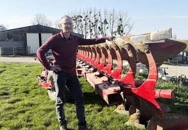 Christophe Baudrin a choisi une charrue déchaumeuse pour avoir des sols de qualité.