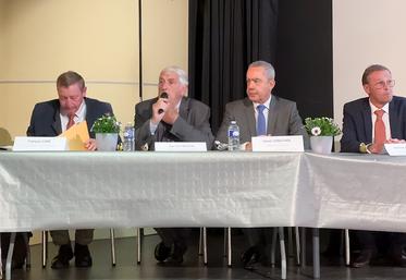 Samedi 26 avril, à Mignières. L'assemblée générale de la Fédération départementale des chasseurs d'Eure-et-Loir, présidée par Jean-Paul Moktar (à g.), s'est déroulée en présence du préfet Hervé Jonathan, pour qui un bon chasseur est un chasseur qui chasse.