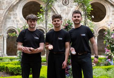 Dimanche 27 avril, à Fontfroide (Aude). L'Orléanais Guillaume Lecas (au c.) s'est illustré lors de la compétition nationale de l’Oscar des jeunes fleuristes. 