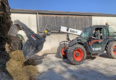Matthieu Longuet apprécie particulièrement l’EasyShark pour l’alimentation du troupeau. 