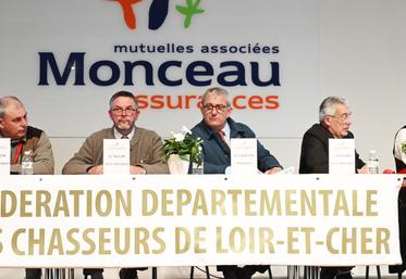 Vendredi 25 avril, à Villiers-sur-Loire. Hubert-Louis Vuitton (à d.) a présidé l'assemblée générale de la Fédération départementale des chasseurs de Loir-et-Cher.