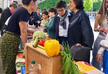 Présente sur place, la préfète Sophie Brocas a montré son soutien à l’opération menée au sein du collège.