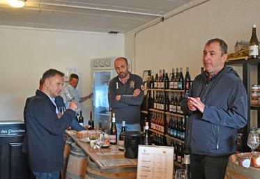 Lundi 5 mai, à Rilly-sur-Loire. Gilles Tamagnan a présenté le Domaine des Pierrettes, qu'il a repris en 2018, aux élus d'Agglopolys. De nombreux projets œnotouristiques ont déjà vu le jour et d'autres devraient être prochainement lancés.