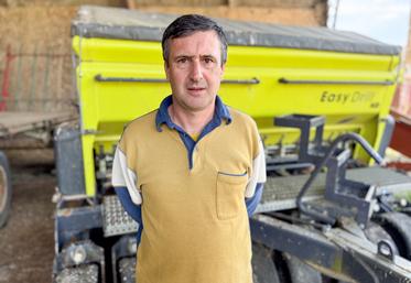 Jeudi 15 mai, à Bouville. Josselin Cavard remplace Alain Marcuard à la tête des Cuma d'Eure-et-Loir.