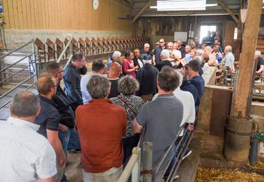 Vendredi 16 mai, à Frétigny. Les membres du comice ont découvert l'exploitation d'Olivia Derbecq, Capri Perche, qui produit d'excellents fromages de chèvre.