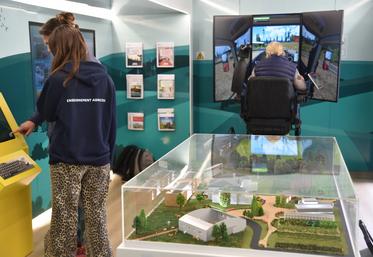 L'intérieur du camion permet de s'informer sur les filières du vivant de manière ludique et pédagogique.