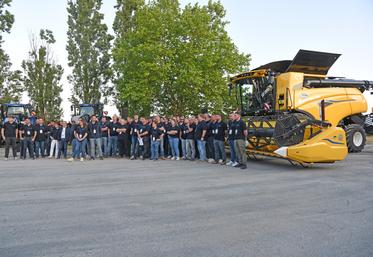 Jeudi 22 mai, à Sainte-Geneviève-des-Bois. Les employés du groupe Méthivier, mis à l'honneur, ont été largement applaudis par les nombreux spectateurs venus célébrer les 45 ans de l’entreprise.