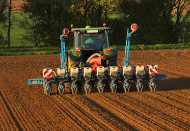 La présence d’un châssis à interrangs variables procure davantage de polyvalence aux semoirs monograines.