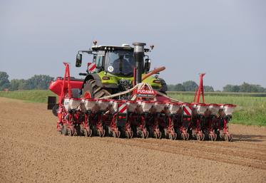 Kverneland compte à son catalogue les deux principes de distribution : dépression et pression.