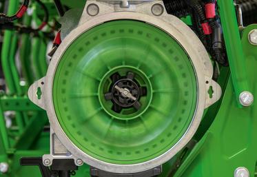 Amazone retient des disques de dosage de couleur différente en fonction des graines, afin d’éviter les erreurs lors du changement de culture.