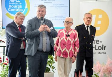 Vendredi 23 mai, à Chartres. Françoise Gatel, la ministre déléguée à la Ruralité est venue saluer l'initiative du Département qui a créé en 2018 le dispositif Bourgs-centres dont s'est inspiré l'État.