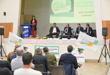 Vendredi 6 juin, à Orléans (Loiret). Le président de la CGB Centre-Val de Loire, Alexandre Pelé (au c.), a présenté son rapport aux nombreux betteraviers présents pour l'assemblée. 