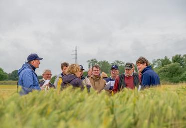 Jeudi 5 juin, à Vieuvicq. Les adhérents du groupe Scael ont dû se déplacer à quelques encablures de la plateforme d'Illiers-Combray pour observer une partie des essais.