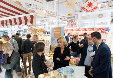 Mercredi 4 juin, à Plaisir (Yvelines). Valérie Pécresse était présente à l'hypermarché Auchan pour annoncer le renforcement du partenariat entre l'enseigne et la marque Produit en Île-de-France.