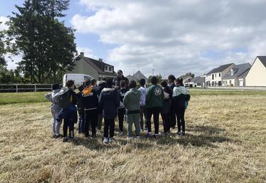 Olivier Brossier mène un travail pédagogique chaque année avec les élèves de CM2 de sa commune. C'est l'occasion de faire passer des messages. 