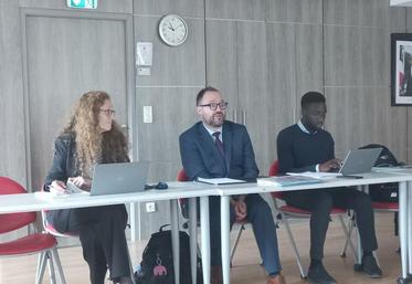 Mardi 8 juillet, à Chartres. Les représentants de la FNSEA 28 et de JA 28 ont rencontré le conseiller agricole du Premier ministre pour lui exposer les difficultés de l’agriculture eurélienne et défendre leur vision face aux enjeux actuels.