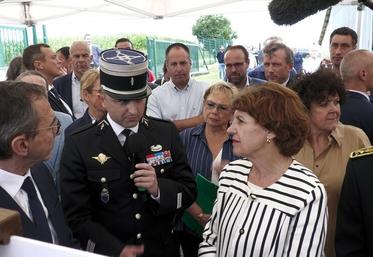 Mercredi 23 juillet, à Condécourt (Val-d'Oise). Les ministres Bruno Retailleau et Annie Genevard ont rencontré une délégation d'agriculteurs, d'élus locaux et de forces de l'ordre au sujet de la sécurité en milieu rural.
