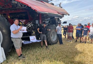 Vendredi 18 juillet, à Cernay. Les établissements Duret ont organisé une démonstration de l'Axial Flow 10, dernière-née des moissonneuses-batteuses Case IH. 
