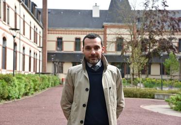 Cédric Avril, directeur du lycée du Chesnoy, mise sur l’agroéquipement et la robotique pour attirer et former la nouvelle génération, un secteur qui affiche aujourd’hui un taux d’insertion de 100 %. 