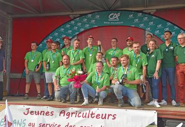 Dimanche 7 septembre, à Villebéon. Les participants au moiss-batt-cross ont été récompensés.