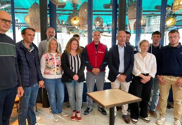 À Paris, jeudi 11 septembre. Une dizaine d'agriculteurs a organisé une conférence de presse pour alerter sur la compétitivité de l'agriculture française. 