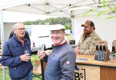 Samedi 13 septembre, à Saint-Firmin-des-Prés. Les visiteurs ont dégusté des bières artisanales et locales dans une ambiance conviviale lors de la 6e édition du Salon de la bière.