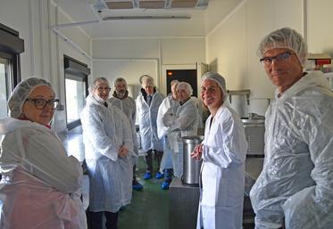 Gazeran (Yvelines), lundi 15 septembre. Une cinquantaine de personnes ont pu assister par petit groupe à une visite de l'atelier.