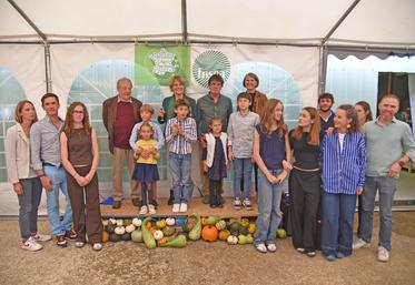 Jouarre, samedi 20 septembre. Anne-Marie Nuyttens, aux côtés de son époux Patrick, a reçu ses insignes sous le regard de ses fils et petits-enfants.
