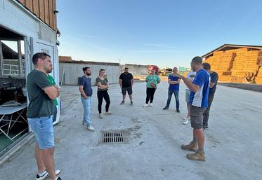 Vendredi 19 septembre, à Saint-Michel. Les responsables cantonaux et départementaux de Jeunes agriculteurs Loiret se sont réunis en conseil mixte.