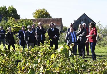 Mercredi 1er octobre, à Sassay. Une délégation d'élus de la communauté de communes du Val de Cher controis accompagnée de Joseph Zimet, préfet de Loir-et-Cher, ont visité le Domaine de l'Affût.
