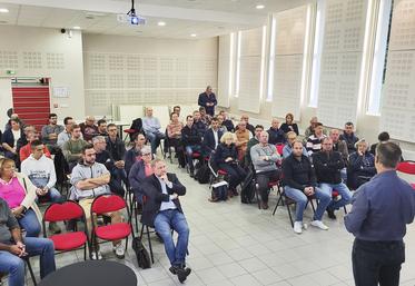 Faÿ-lès-Nemours, mercredi 24 septembre. Réunion des adhérents du secteur sud en présence du président de la chambre d'Agriculture, Damien Greffin.