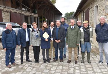 Nainville-les-Roches (Essonne), mardi 23 septembre. La nouvelle préfète du département a rencontré la profession agricole dès sa prise de fonction.