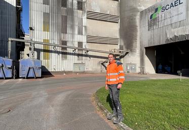 Lundi 6 octobre, à Voves. Le silo de la Scael est doté de trois séchoirs pour le maïs. Il réceptionne une bonne part de la collecte, sous la responsabilité d'Alexandre Caillard.