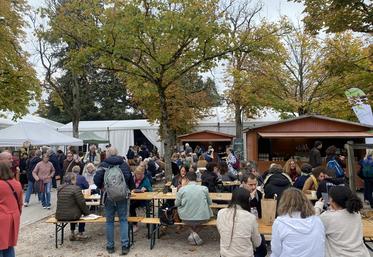 Une petite dizaine de producteurs du réseau Bienvenue à la ferme de Loir-et-Cher étaient présents lors des Rendez-vous de l'Histoire du vendredi 9 au dimanche 12 octobre à Blois. 