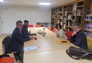 Rencontre entre la FNSEA 45, Jeunes agriculteurs du Loiret et la préfète du Loiret, Sophie Brocas, accompagnée du directeur de la DDT, Jean-Pierre Goron.