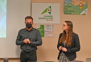 Florent Courtin et Clara Lefeuvre, conseillers Entreprise de l'AS Centre Loire ont présenté les références économiques des exploitations agricoles de l'année 2024, jeudi 16 septembre dernier à Blois. 