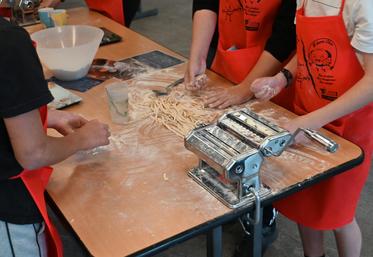 Le traditionnel atelier de la confection des pâtes a eu lieu avec toujours autant d'enthousiasme de la part des élèves comme des professeurs du mardi 14 au jeudi 16 octobre dernier. 