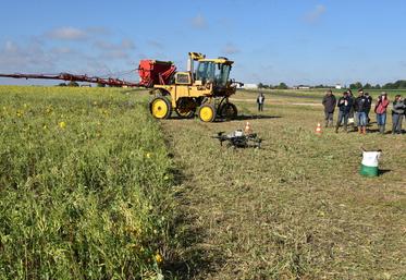 Villiers-Saint-Georges, mardi 30 octobre. Les semis à la volée par drone ou tracteur enjambeur ont été présentés.