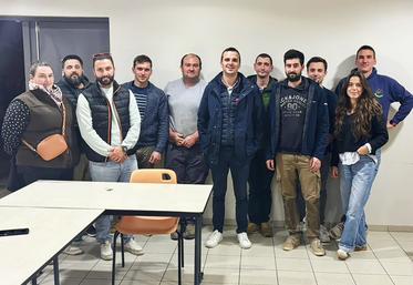 Mardi 21 octobre, à Nesploy. Jeunes agriculteurs s'est réuni en présence d'Eloïse Coquand, qui a rejoint l'aventure syndicale. 