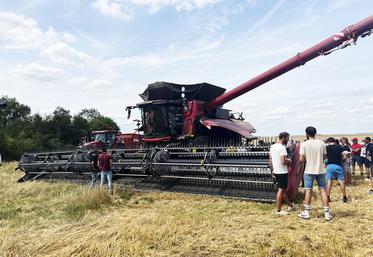 Présentée au champ en juillet dernier en Eure-et-Loir, l'AF10 de Case IH a suscité curiosité et intérêt. 