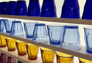 Reprise en coopérative, l’usine Duralex souhaite moderniser progressivement ses lignes de production grâce au soutien financier du public.