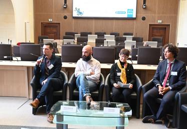 Lundi 3 novembre, à Blois. La deuxième édition des Rencontres bas-carbone, organisée par le conseil départemental avec les chambres consulaires, a longuement abordé la question du photovoltaïque.