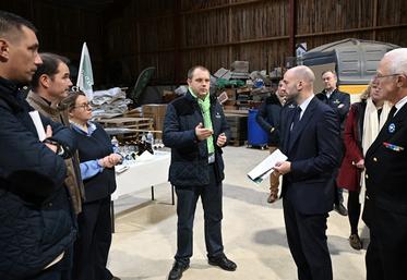 Vendredi 7 novembre, à Voisenon. Les agriculteurs seine-et-marnais ont échangé avec le ministre délégué chargé de l'Europe, Benjamin Haddad, sur la Pac, le Mercosur et la taxe annoncée sur les engrais azotés.