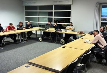 Jeudi 6 novembre, au Chesnay (Yvelines). Les JA Île-de-France ouest, réunis en conseil d'administration, font un point sur l'actualité.