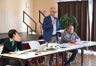 Mercredi 5 novembre, à Couddes. François Cazin a présidé sa dernière assemblée générale de la FAV 41, en présence d'une quarantaine de viticulteurs.