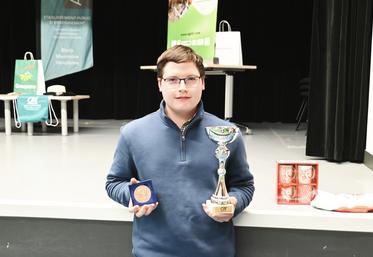 Valentin Boutard, élève de terminale Stav* au lycée agricole d'Areines, ira concourir à Paris pour le trophée du meilleur pointeur de race prim'holstein.
