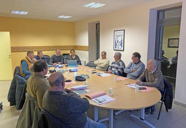 Jeudi 20 novembre, à Maves. La première réunion de secteur de la FNSEA 41 a eu lieu en présence d'une dizaine d'agriculteurs.